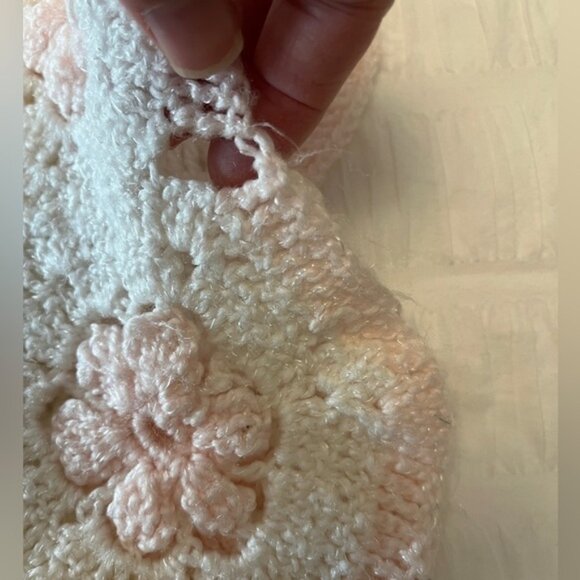 HAND MADE CROCHETED Cozy Blanket White Scalloped Edge Pink Flowers Cottagecore - Picture 12 of 13